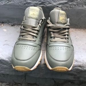 Fresh money green reebok sneakers